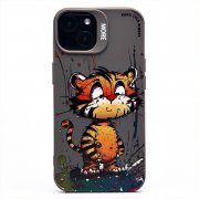 Чехол-накладка для Apple iPhone 13 (тигр) (серая) — 1